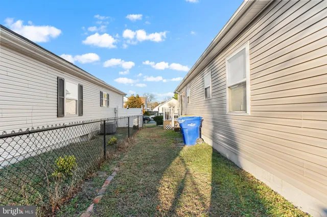a view of a back yard of the house