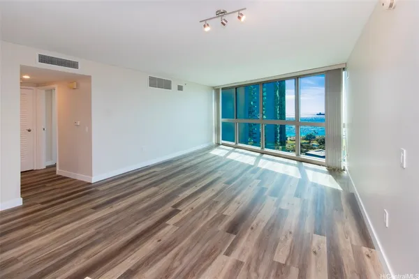 $4,700 | 1177 Queen Street, Unit 2606, Honolulu, HI 96814