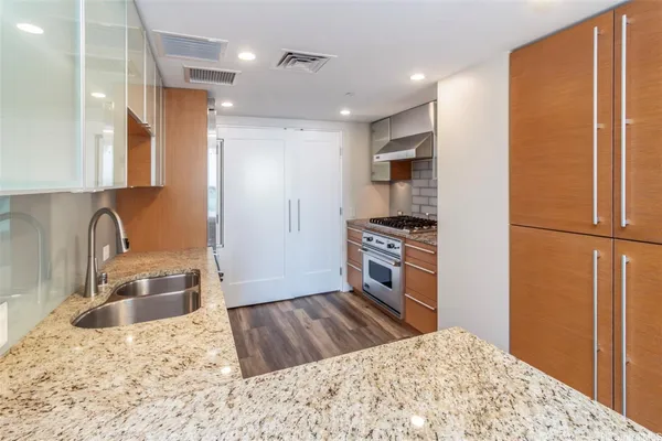 $4,700 | 1177 Queen Street, Unit 2606, Honolulu, HI 96814