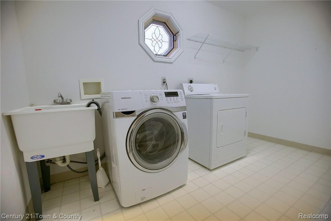 2187 Crystal Drive Rochester, MI 48309 - Photo 24 of 32 Laundry_Room.jpg
