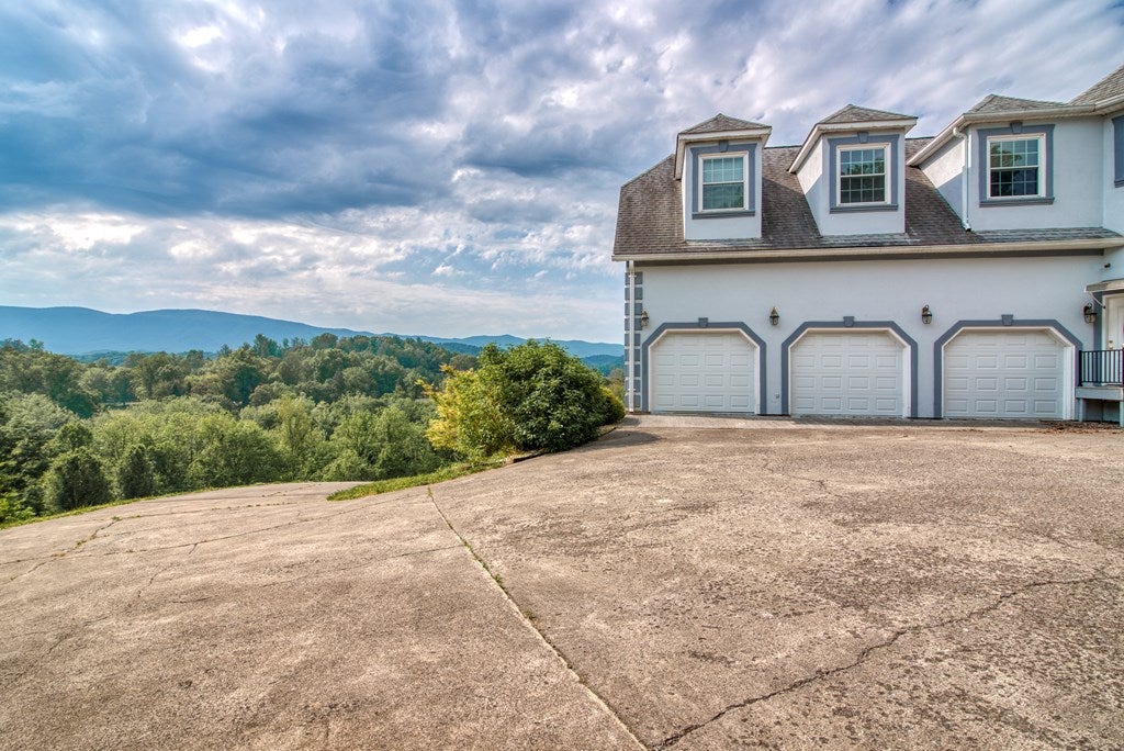 1393 Riverside Road Bluff City, TN 37618 - Photo 7 of 39 Gallery Image 7