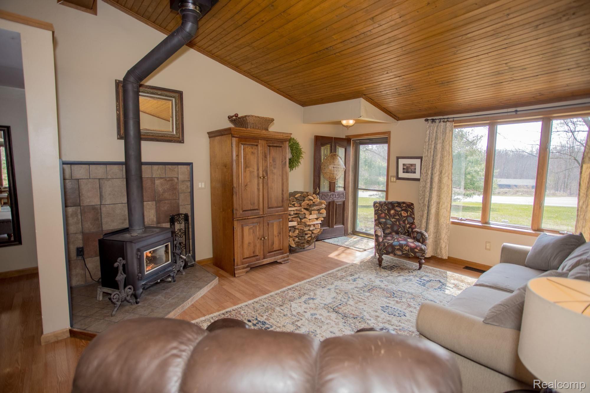 376 South Hacker Road Brighton, MI 48114 - Photo 5 of 46 376-s-hacker-00005.jpg
