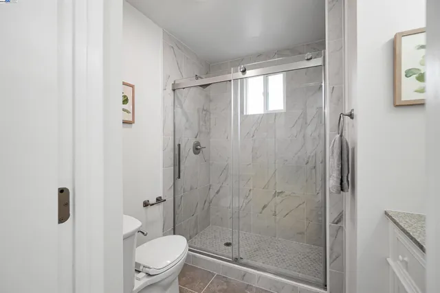 a view of entryway with a flower garden