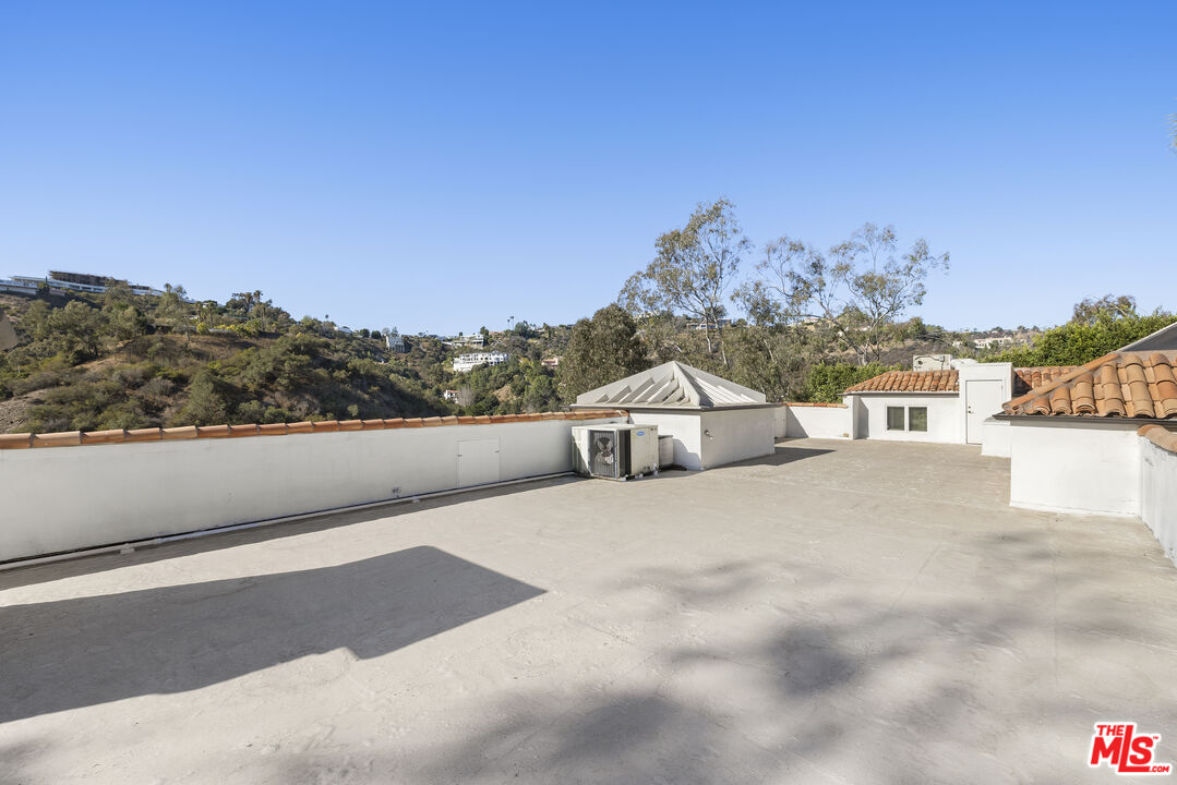 10557 Rocca Place Los Angeles, CA 90077 - Photo 13 of 19 a view of a terrace