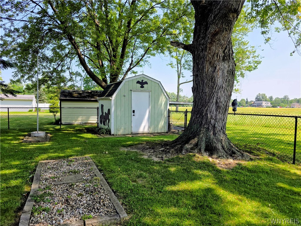 7225 Norman Road Wheatfield, NY 14120 - Photo 32 of 34