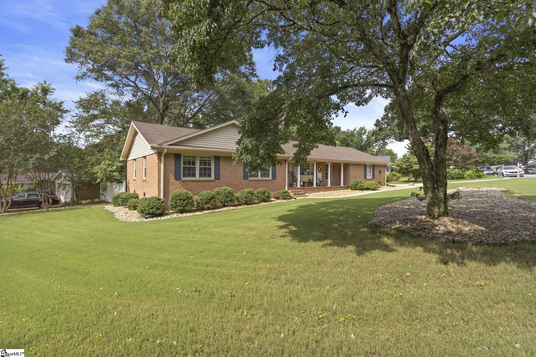 205 Bransfield Road Greenville, SC 29615 - Photo 2 of 23 Gallery Image 2