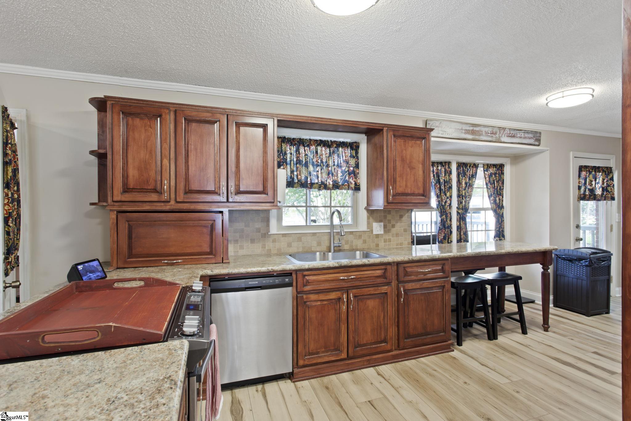 205 Bransfield Road Greenville, SC 29615 - Photo 8 of 23 Gallery Image 8