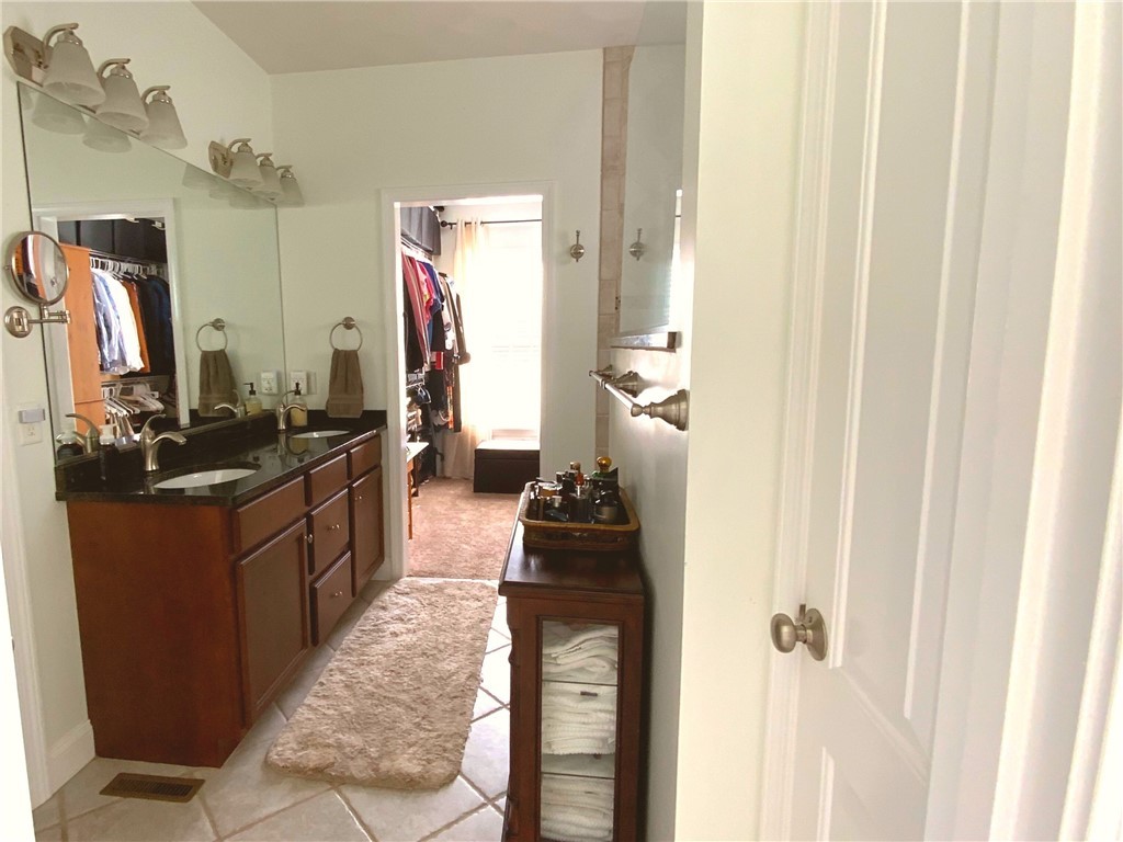 24 Crest Circle Smithfield, RI 02917 - Photo 19 of 44