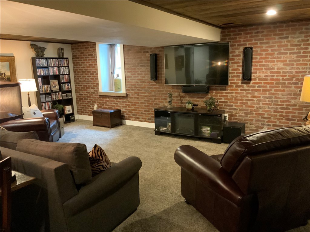 24 Crest Circle Smithfield, RI 02917 - Photo 25 of 44