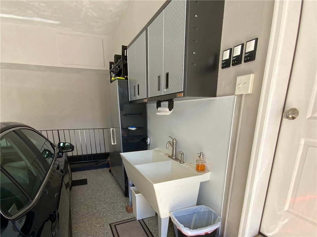 24 Crest Circle Smithfield, RI 02917 - Photo 33 of 44