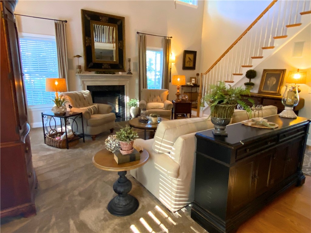 24 Crest Circle Smithfield, RI 02917 - Photo 5 of 44