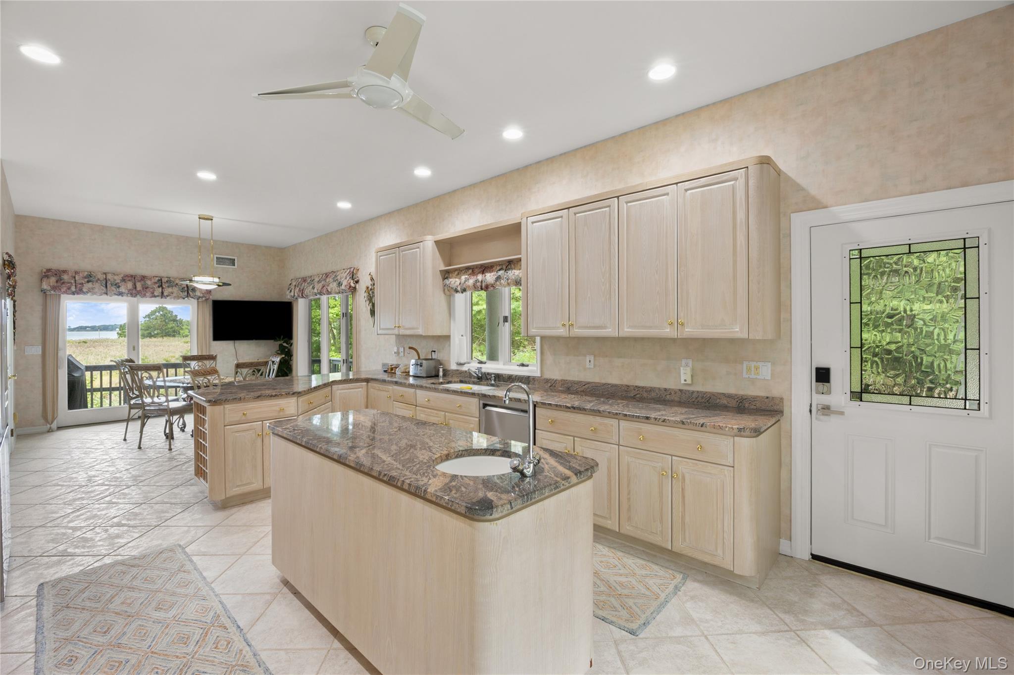 3525 Paradise Point Road Southold, NY 11971 - Photo 20 of 42 Gallery Image 20