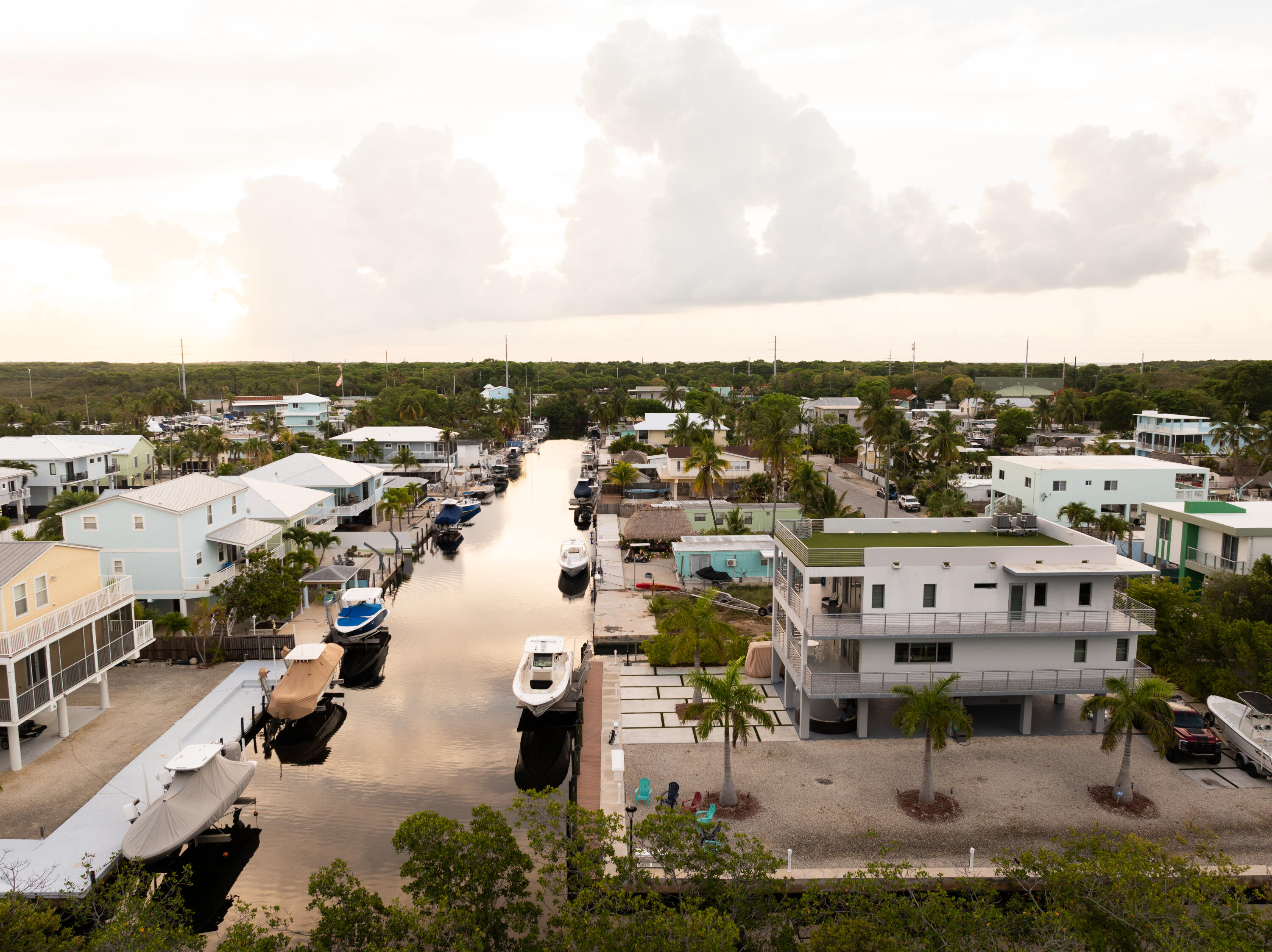 475 Bahia Honda Road Key Largo, FL 33037 - Photo 22 of 134 a view of a city