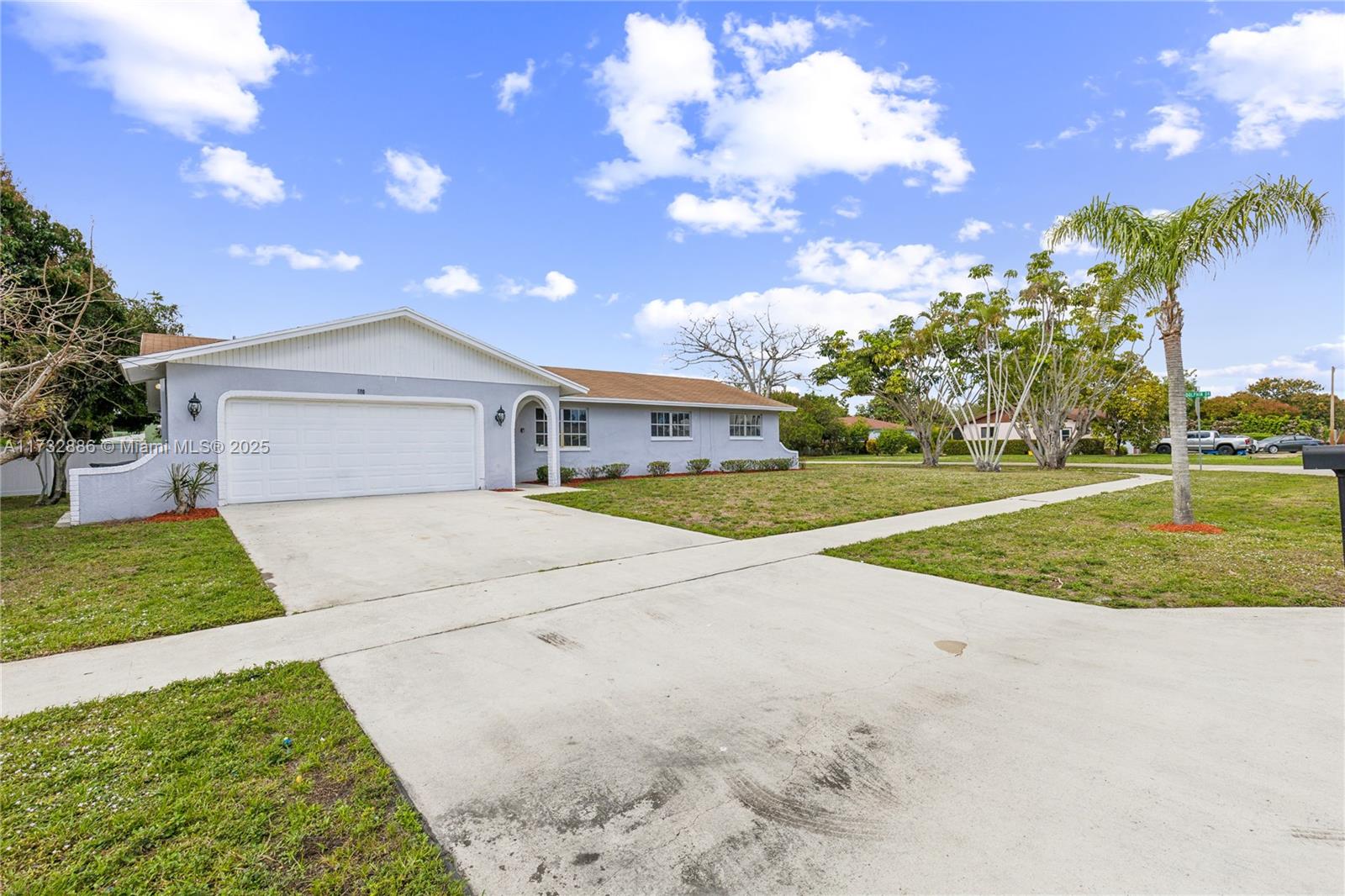 580 Snapper Way Delray Beach, FL 33445 - Photo 2 of 17 Gallery Image 2