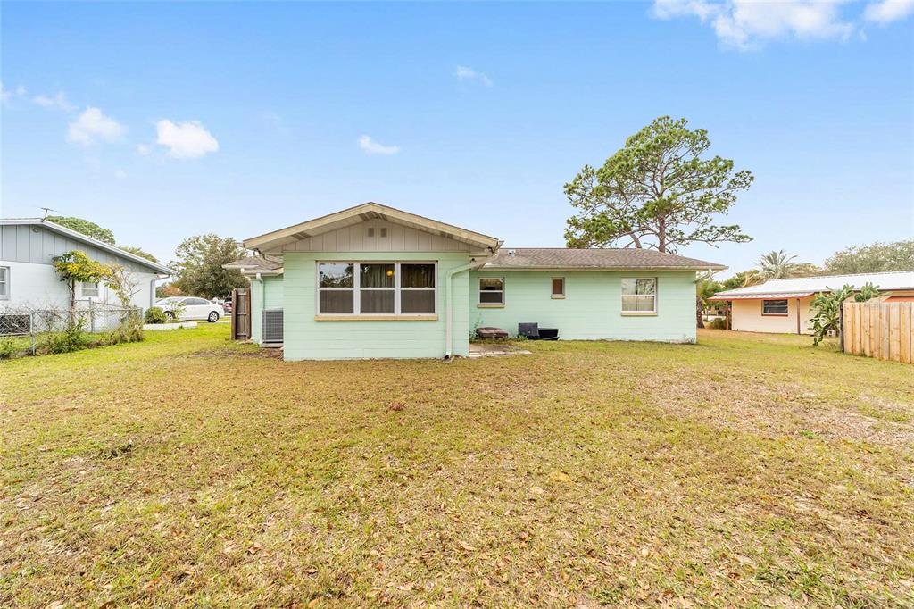 11 Brook Place Ocala, FL 34472 - Photo 27 of 27 a front view of a house with a garden