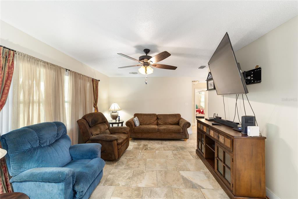 11 Brook Place Ocala, FL 34472 - Photo 5 of 27 a living room with furniture