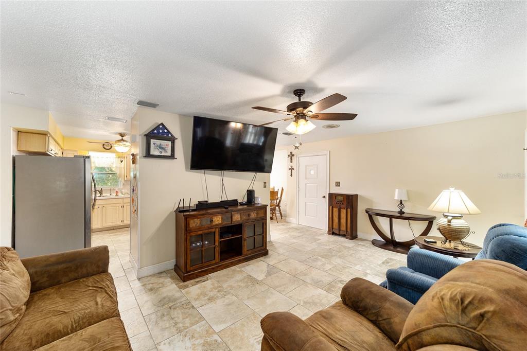 11 Brook Place Ocala, FL 34472 - Photo 7 of 27 a living room with furniture and a flat screen tv