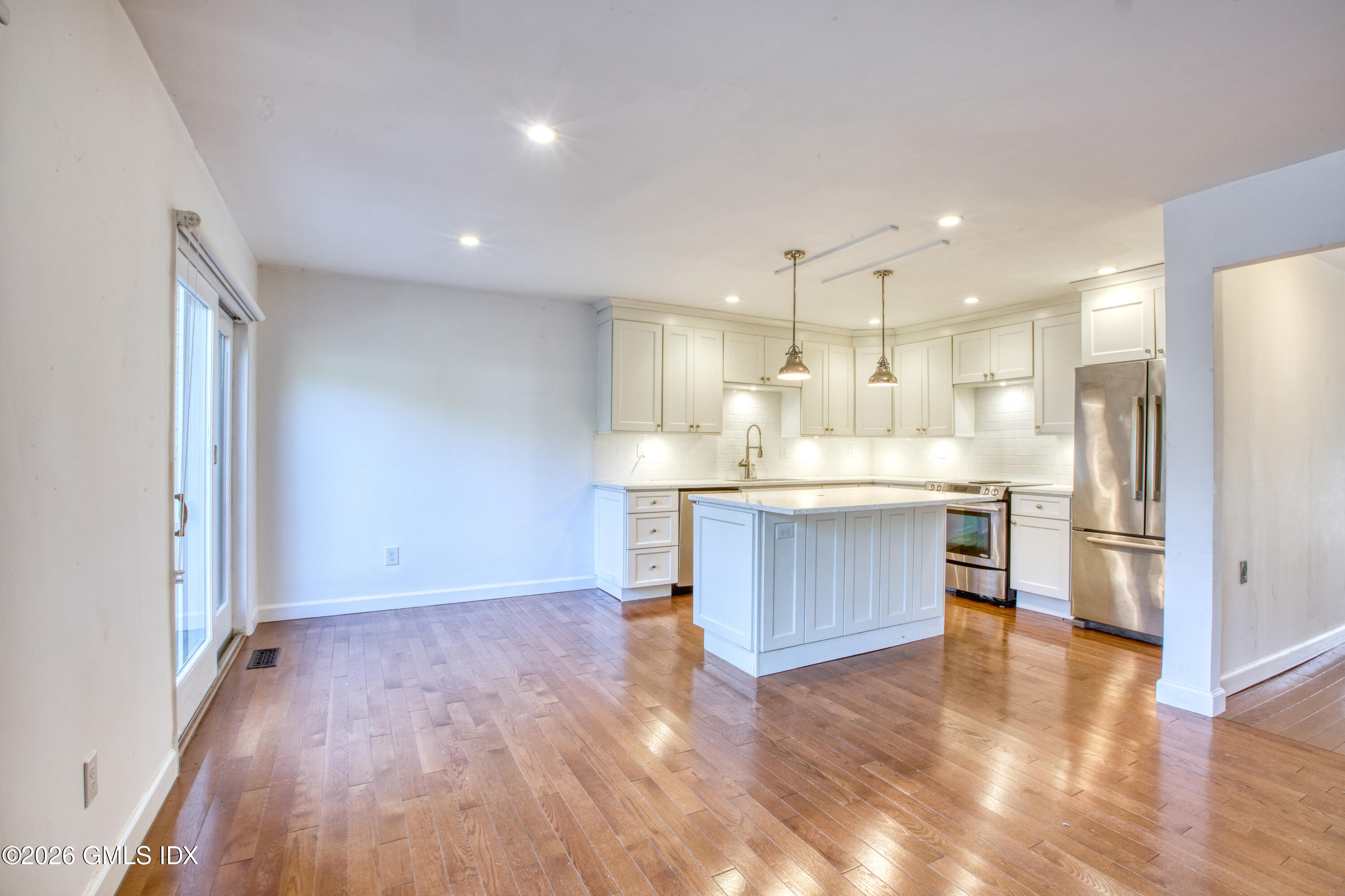 9 Georgetowne North, Unit 9 Greenwich, CT 06830 - Photo 7 of 33 864A2843-7