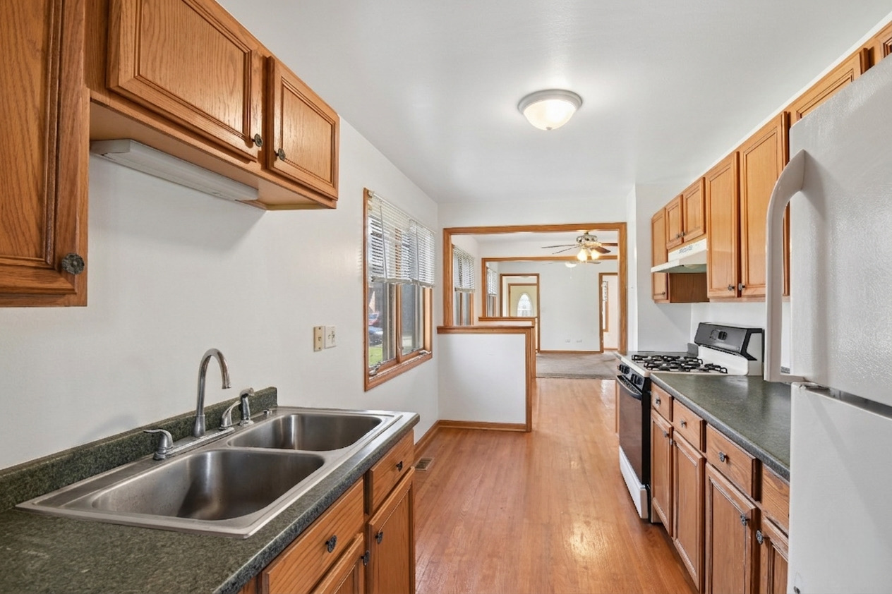 303 Bruce Road Lockport, IL 60441 - Photo 7 of 16