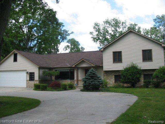 28115 Rollcrest Road Farmington, MI 48334 - Photo 1 of 16 28115 Rollcrest
