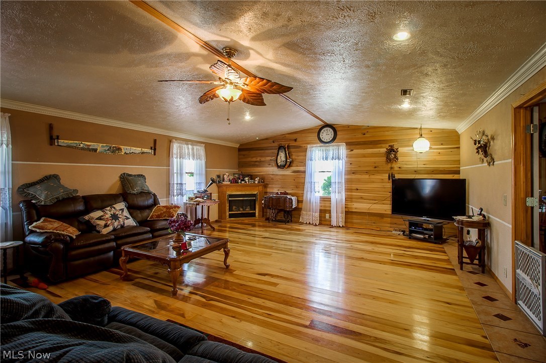 3216 Canton Road Northwest Carrollton, OH 44615 - Photo 7 of 19 LARGE GREAT ROOM OPENS INTO KITCHEN AND DINING AREA!
