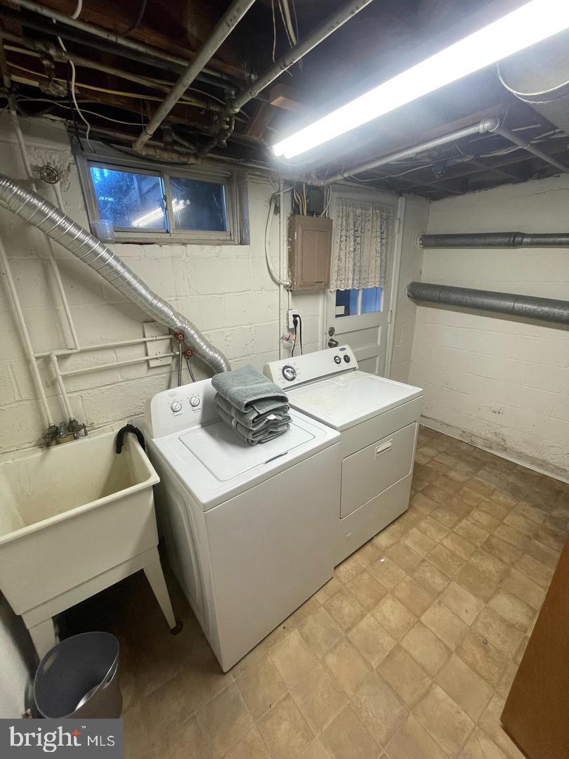 3654 Clarenell Road Baltimore, MD 21229 - Photo 15 of 15 a utility room with dryer and washer
