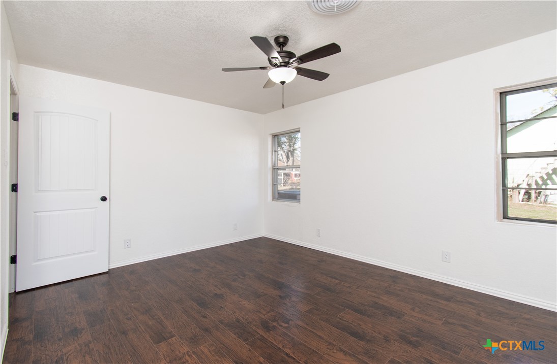 606 East 6th Street Cameron, TX 76520 - Photo 10 of 21