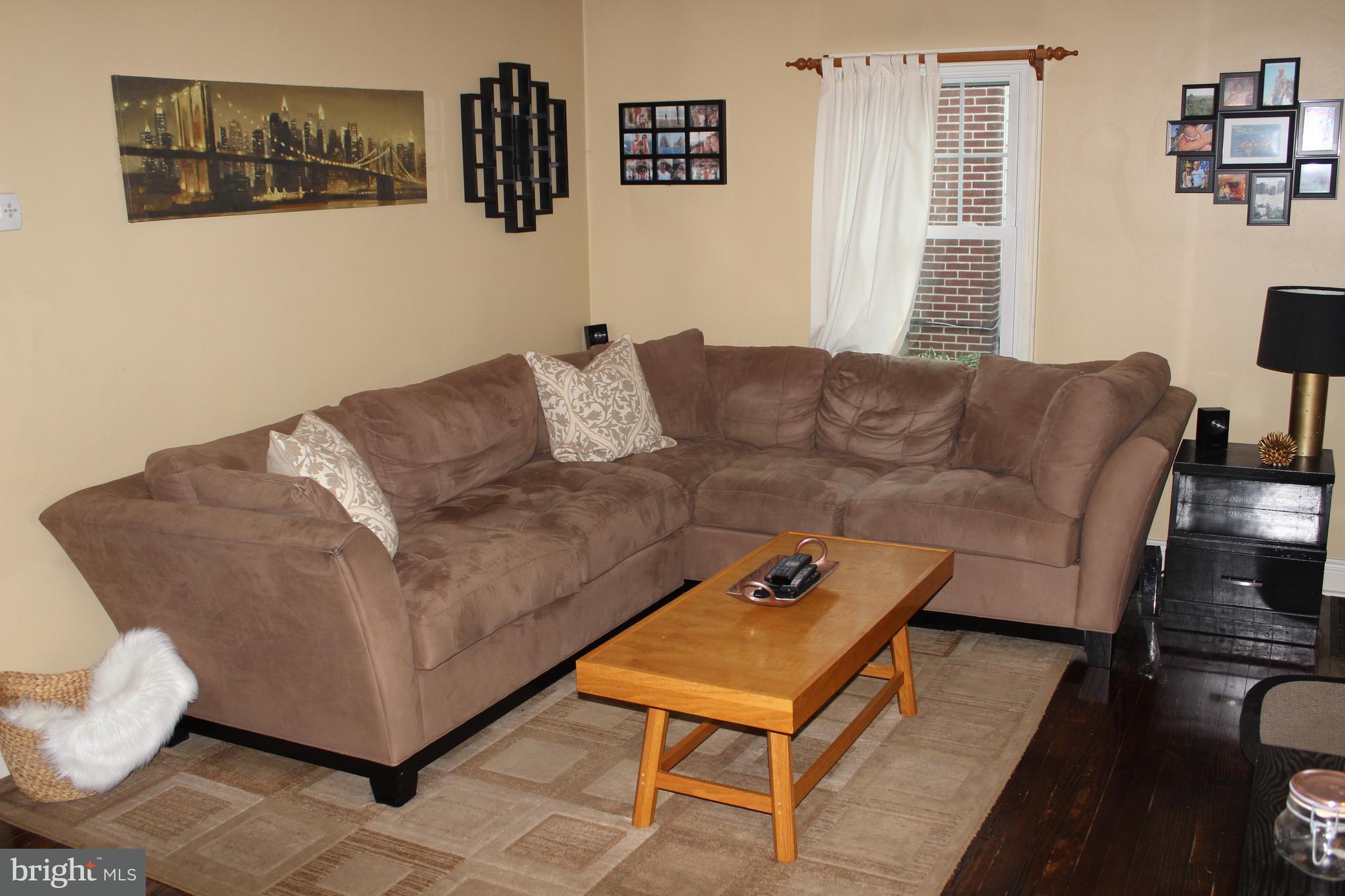 1342 Lacrosse Avenue Reading, PA 19607 - Photo 16 of 28 Living Room