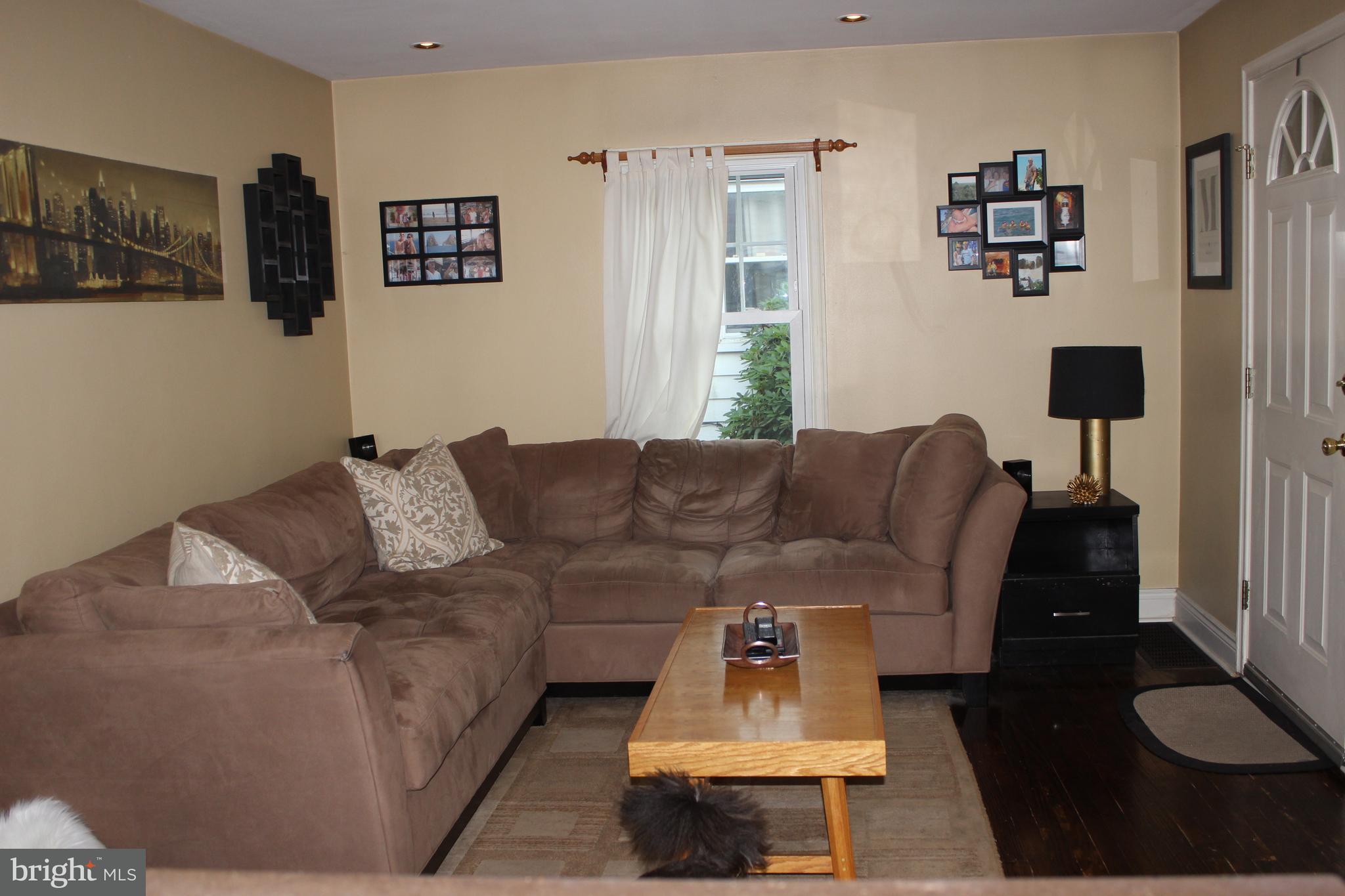 1342 Lacrosse Avenue Reading, PA 19607 - Photo 17 of 28 Living Room