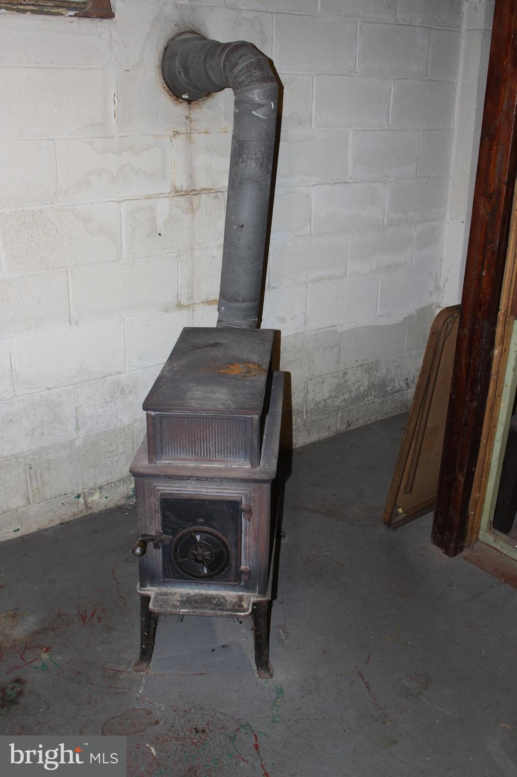 1342 Lacrosse Avenue Reading, PA 19607 - Photo 27 of 28 Wood Stove