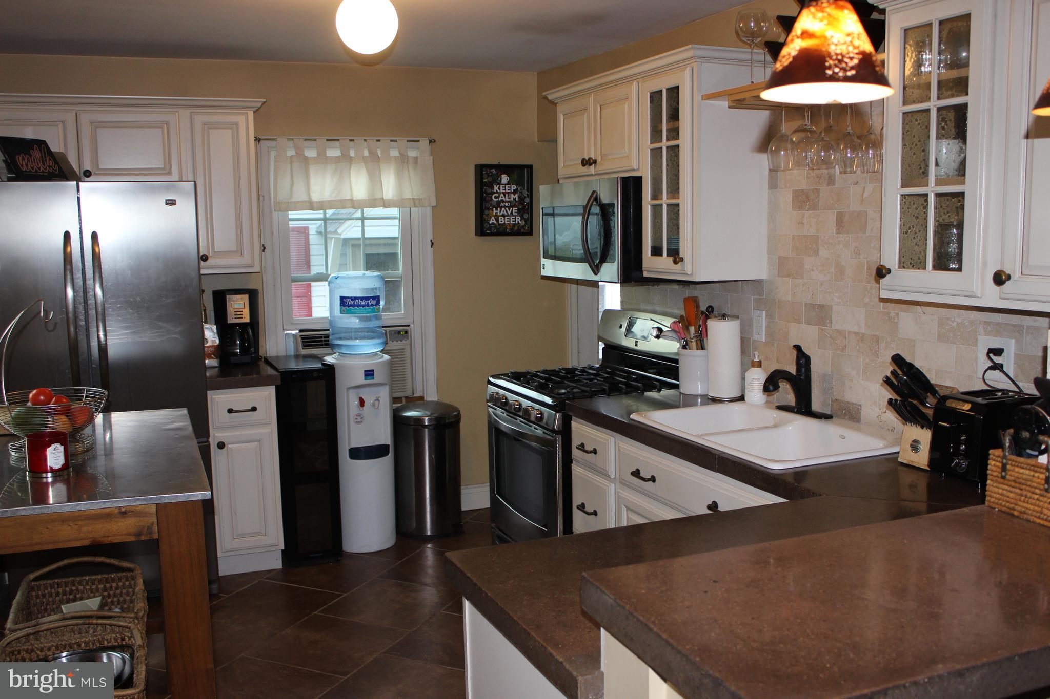 1342 Lacrosse Avenue Reading, PA 19607 - Photo 10 of 28 Kitchen