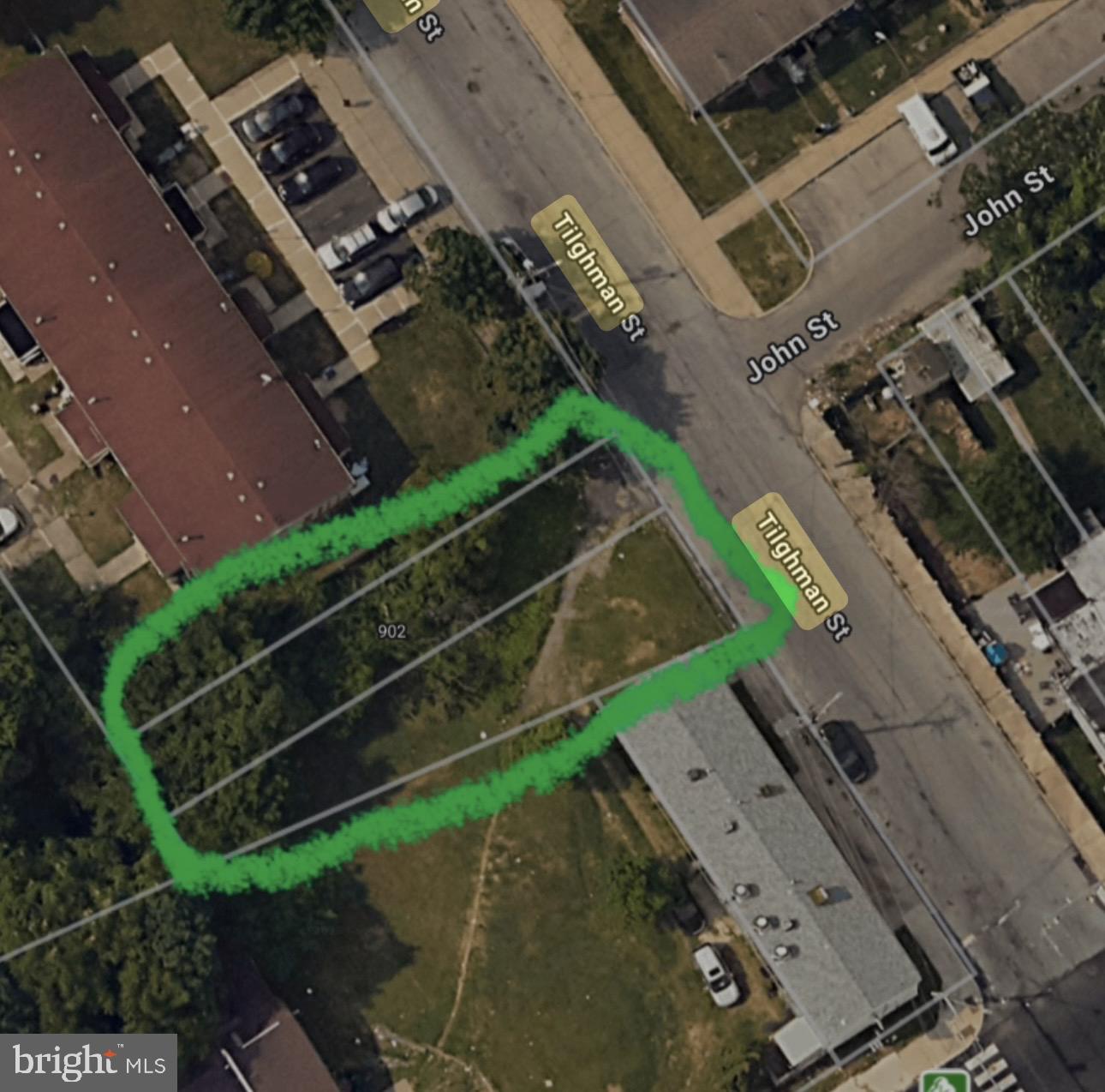 an aerial view of a yard