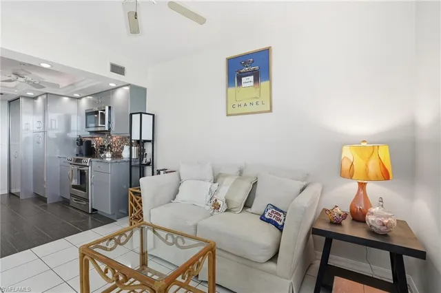 $5,000 | 6101 Pelican Bay Boulevard, Unit 805, Naples, FL 34108