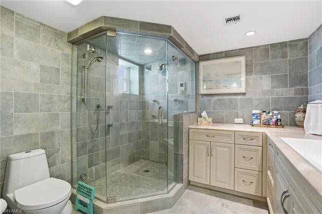 $5,000 | 6101 Pelican Bay Boulevard, Unit 805, Naples, FL 34108