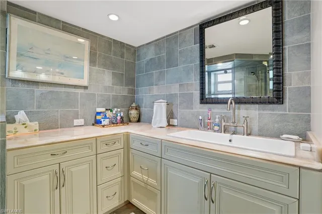 $5,000 | 6101 Pelican Bay Boulevard, Unit 805, Naples, FL 34108