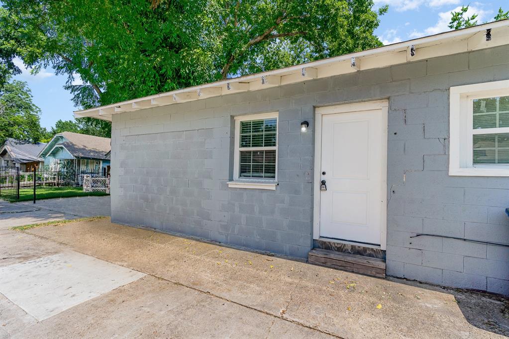 3402 Jeffries Street, Unit B Dallas, TX 75215 - Photo 1 of 1 a backyard of a house