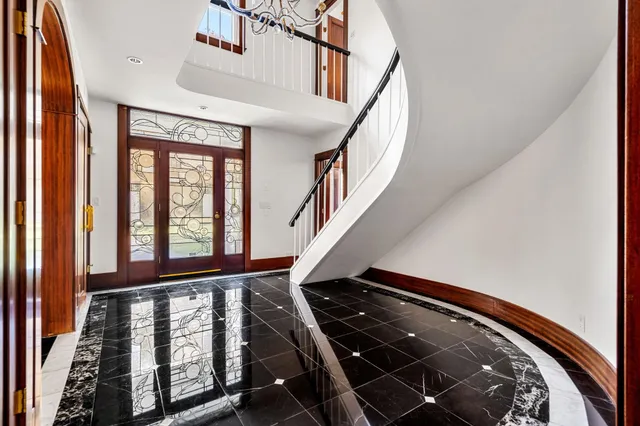 $2,725,000 | 17 Pond Path, North Hampton, NH 03862