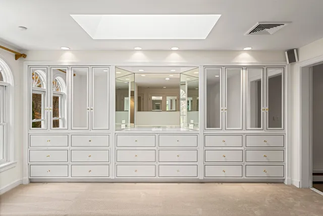 $2,725,000 | 17 Pond Path, North Hampton, NH 03862