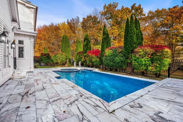 $2,725,000 | 17 Pond Path, North Hampton, NH 03862