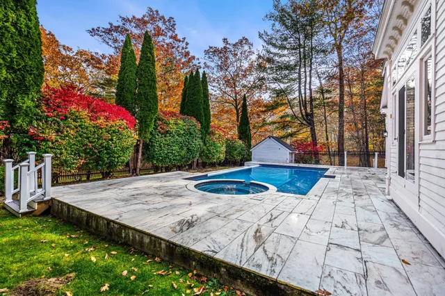 $2,725,000 | 17 Pond Path, North Hampton, NH 03862