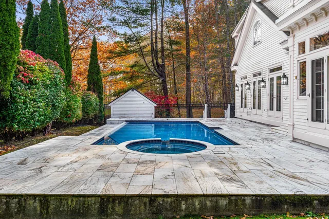 $2,725,000 | 17 Pond Path, North Hampton, NH 03862