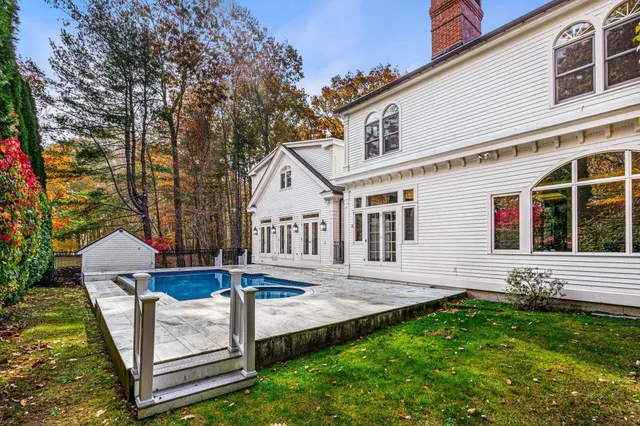 $2,725,000 | 17 Pond Path, North Hampton, NH 03862