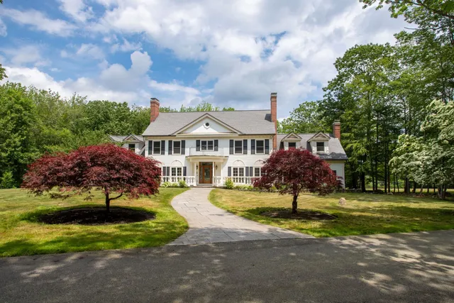 $2,725,000 | 17 Pond Path, North Hampton, NH 03862