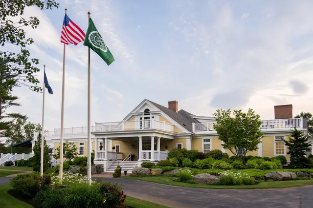 $2,725,000 | 17 Pond Path, North Hampton, NH 03862