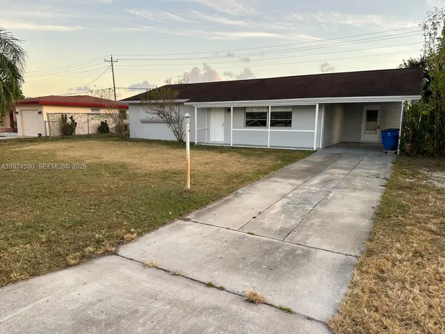 $249,900 | 1418 Kimdale Street East, Lehigh Acres, FL 33936