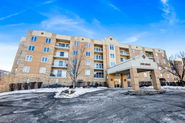 $275,000 | 2260 South Grace Street, Unit 401, Lombard, IL 60148