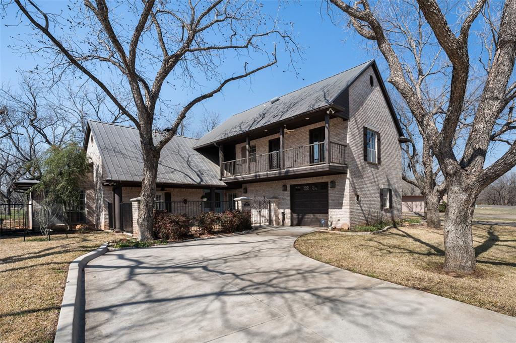 Welcome to 8903 Ravenswood Road