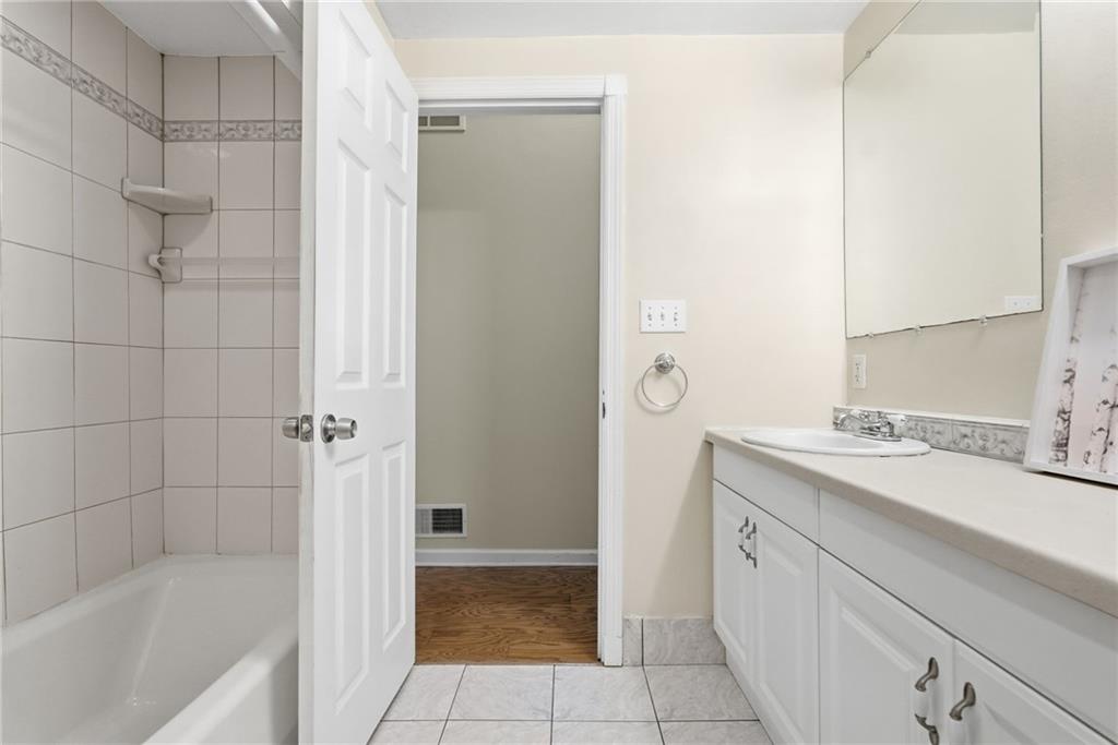 127 Fairfax Road Pittsburgh, PA 15221 - Photo 26 of 41 Opposite veiw of hall bath - Ceramic shower surround.