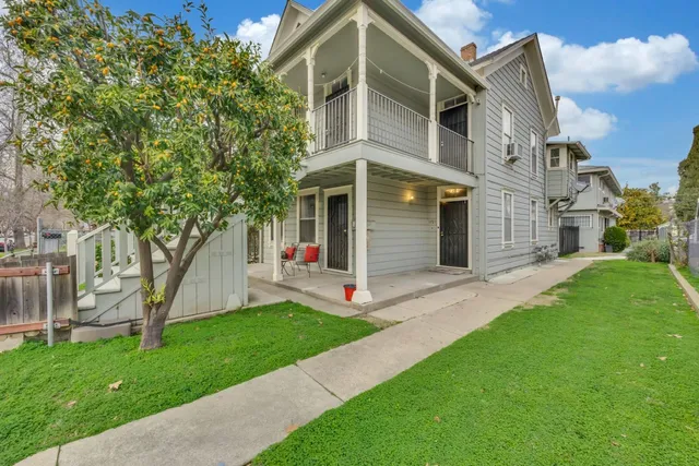 a view of a house with a small yard and plants