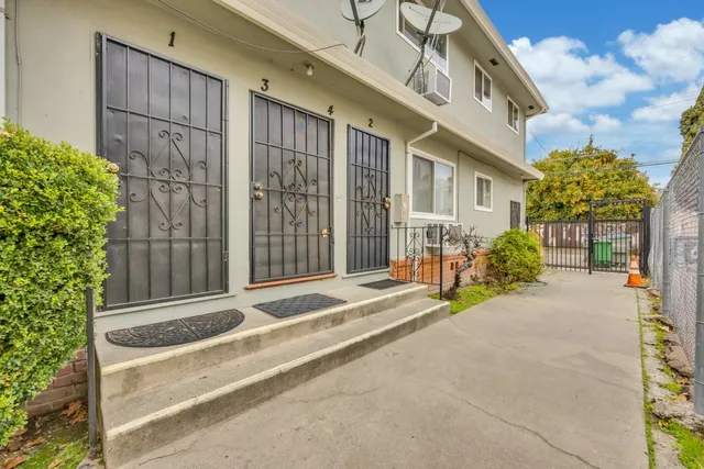 a view of a house with a yard and plants